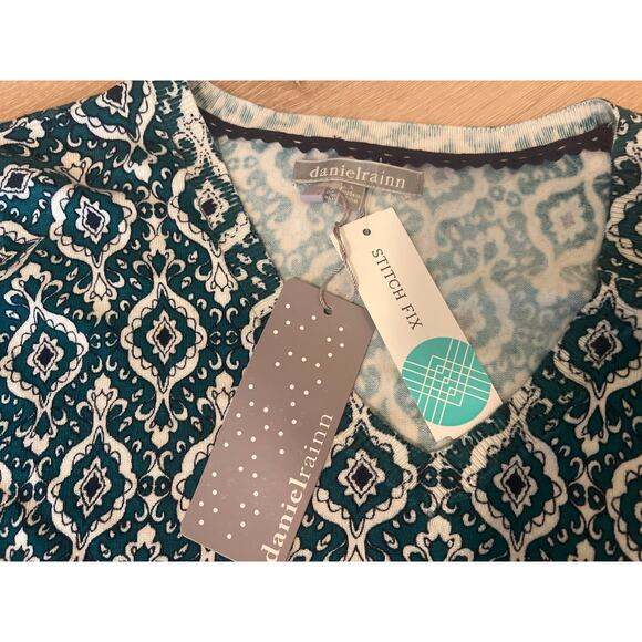 NWT Daniel Rainn Women’s Ari V Neck Sweater Medallion Size Large Teal Blue - Picture 3 of 6